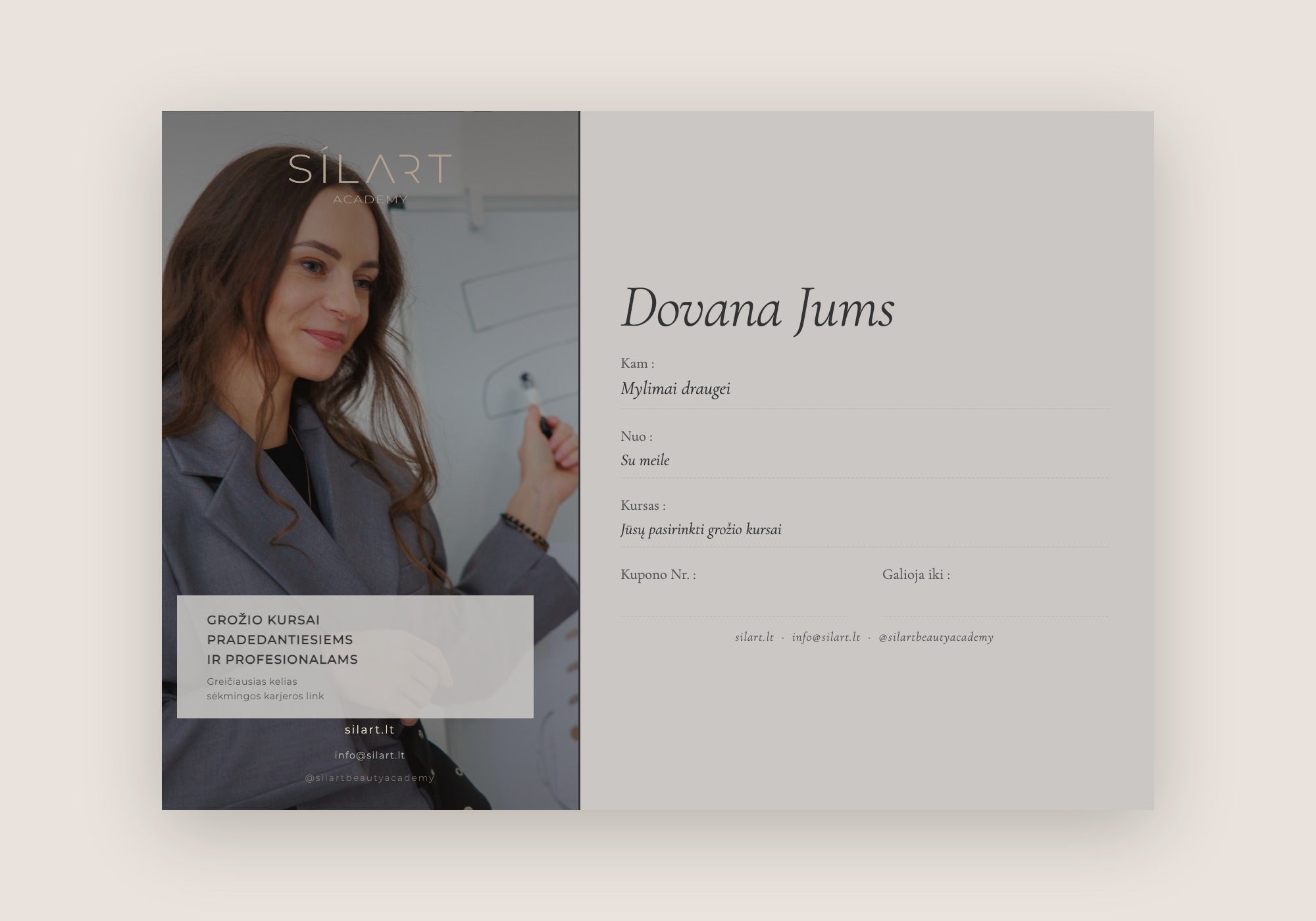 Silart Beauty Academy dovanų kuponas: kairėje mokytoja prie lentos su Silart logotipu, dešinėje užrašas Dovana Jums su laukeliais kam, nuo, kursas, kupono numeris ir galiojimas
