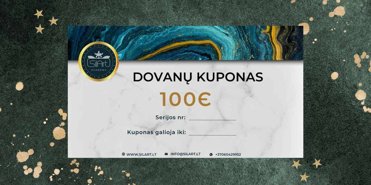 Tai yra dovanų kuponas grožio akademijai. Kupono fone matosi tamsiai žalios spalvos tekstūra su auksiniais žvaigždžių ir taškelių akcentais. Viršuje yra apvalus logo su karūnos piktograma ir užrašu "SILART ACADEMY". Pagrindinė kupono dalis yra baltos marmuro tekstūros su juostele, kurioje įrašytas auksinis tekstas "DOVANŲ KUPONAS", po to - suma "100€". Žemiau yra vieta serijos numeriui ir informacijai, kiek laiko kuponas galioja, taip pat nurodyti kontaktai ir interneto svetainės adresas.